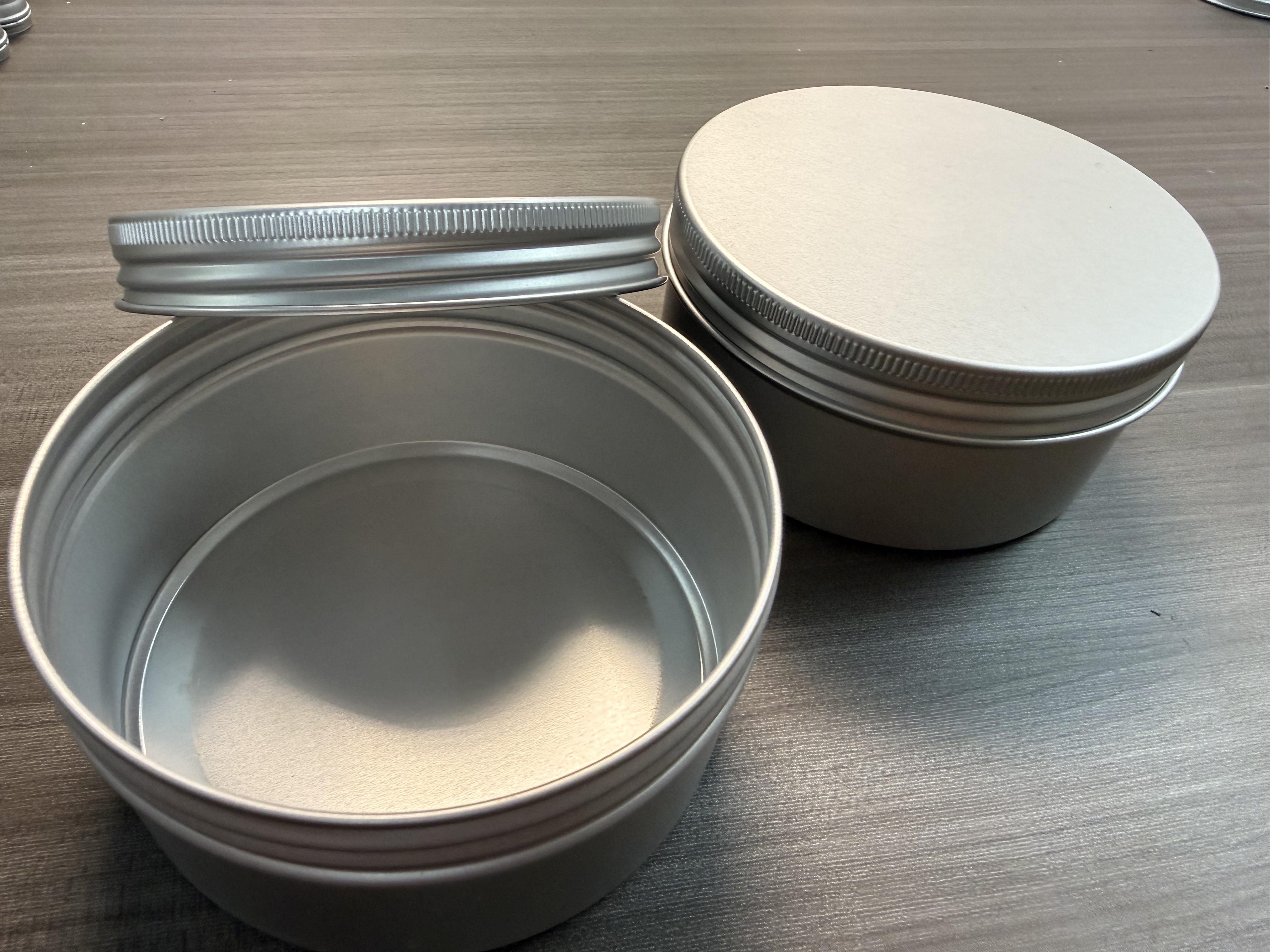 Aluminum cosmetic tin