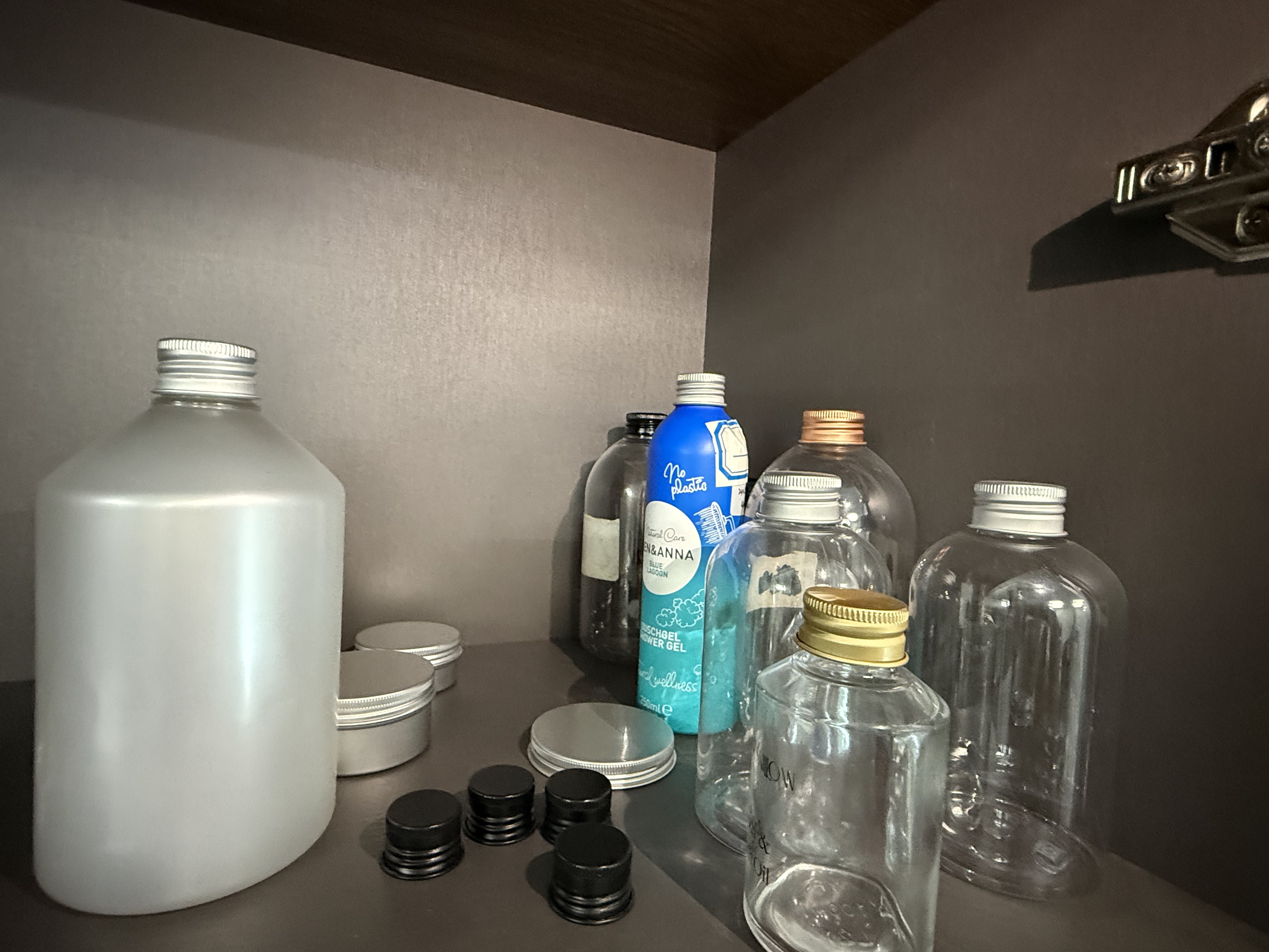 Customized Cosmetic Plastic Bottle Caps and Glass Caps: A Complete Guide